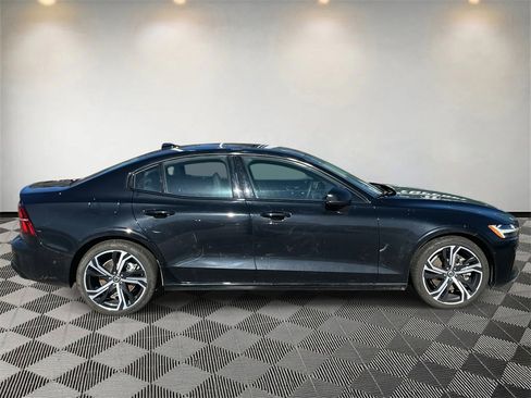 Used 2024 Volvo S60 B5 Plus w/ Climate Package image 2