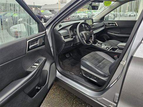 Used 2022 Mitsubishi Outlander SE image 15