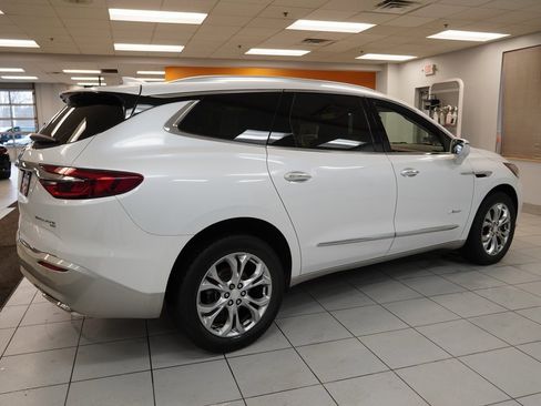 Used 2018 Buick Enclave Avenir w/ Avenir Technology Package image 12