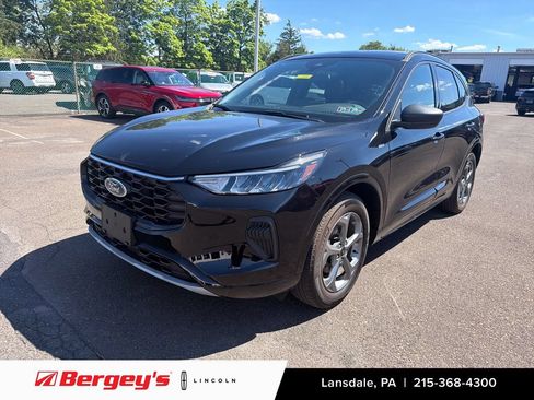 Used 2023 Ford Escape ST-Line w/ Tech Pack #1 AWD/4WD image 1