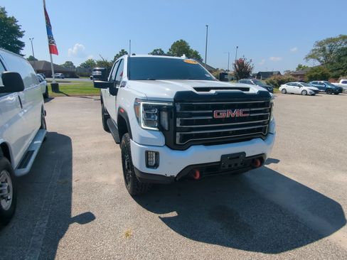 Used 2022 GMC Sierra 2500 AT4 w/ AT4 Preferred Package AWD/4WD image 2