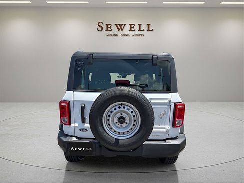 New 2025 Ford Bronco 4-Door image 5