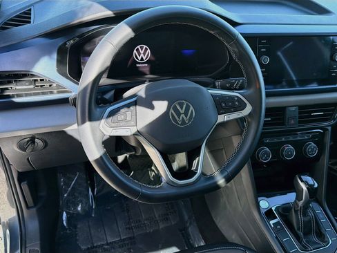 Used 2023 Volkswagen Taos SE w/ Panoramic Sunroof Package AWD/4WD image 17