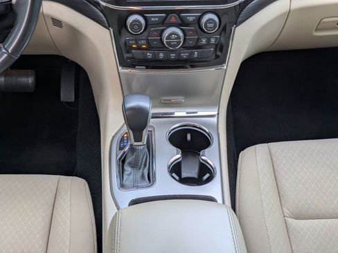 Used 2022 Jeep Grand Cherokee Laredo E AWD/4WD image 18
