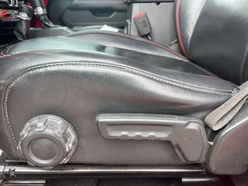 Used 2018 Jeep Wrangler Unlimited Rubicon image 24