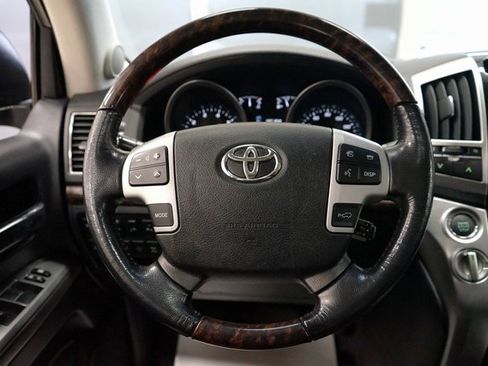 Used 2013 Toyota Land Cruiser image 37