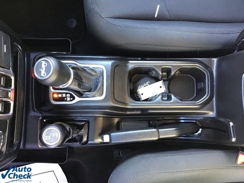 Used 2019 Jeep Wrangler Unlimited Sport S image 32