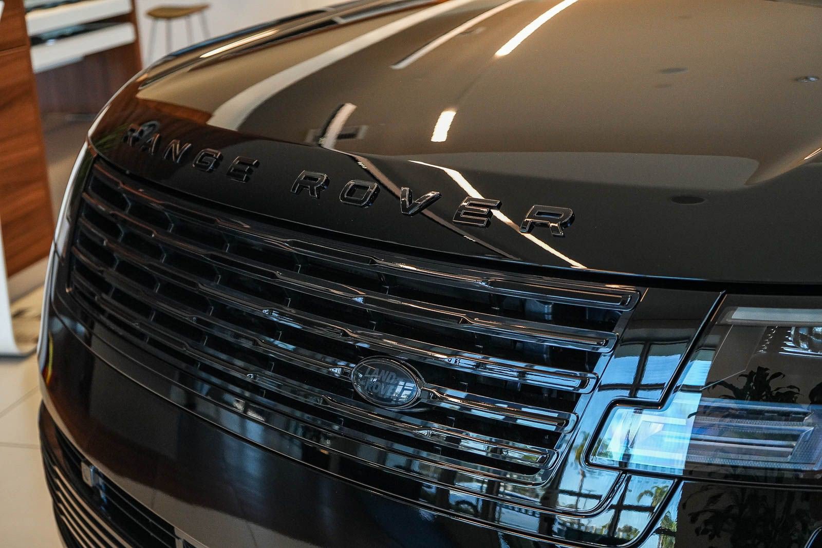 New 2026 Land Rover Range Rover SV AWD/4WD image 9