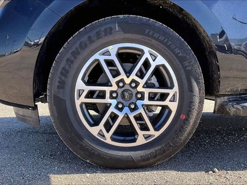 New 2026 Ford Expedition Active image 10