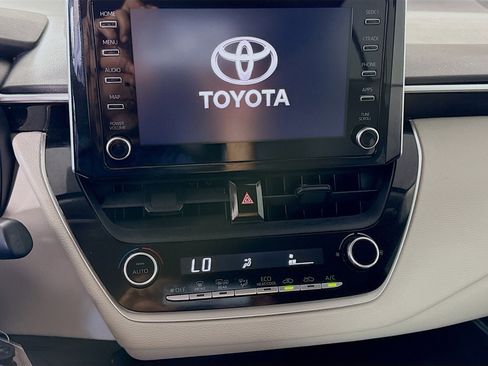 Used 2020 Toyota Corolla LE image 18