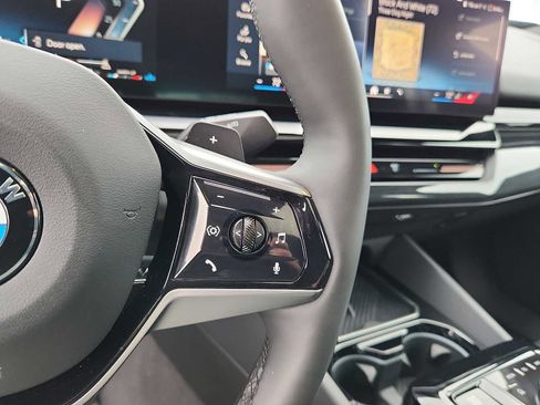 Used 2025 BMW 530i xDrive w/ Premium Package image 21