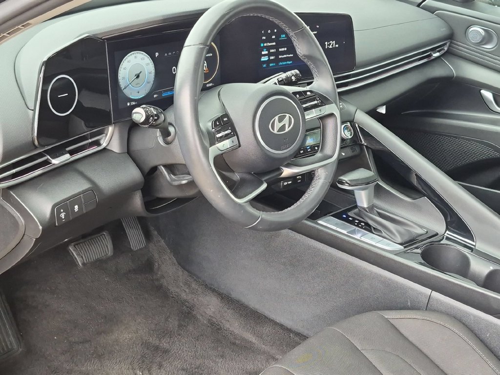 Used 2025 Hyundai Elantra SEL FWD image 15