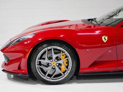 Used 2018 Ferrari 812 Superfast RWD image 34