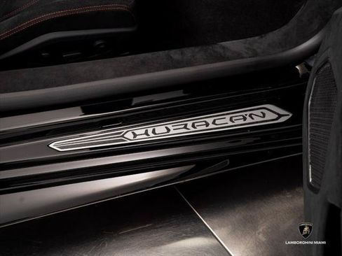 Used 2018 Lamborghini Huracan Performante AWD/4WD image 40