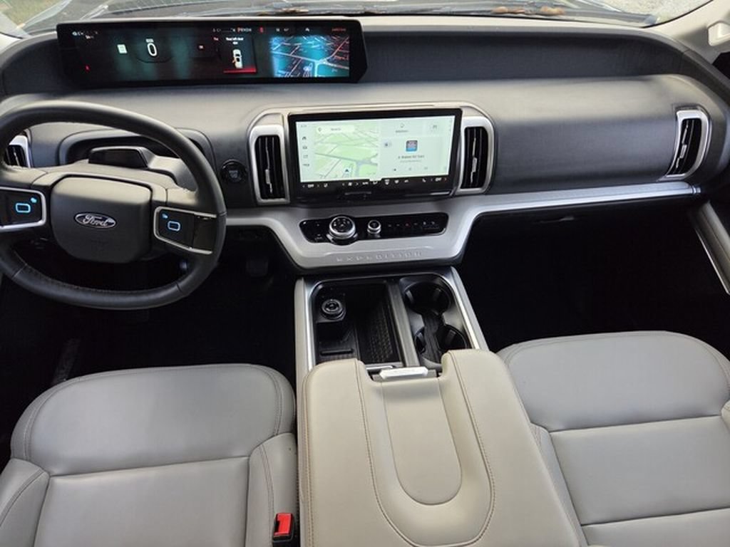Used 2025 Ford Expedition Active AWD/4WD image 10