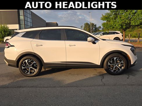 Used 2025 Kia Sportage EX w/ Premium Package FWD image 8