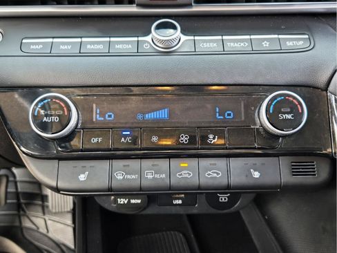 Used 2024 Hyundai Elantra SEL w/ Convenience Package FWD image 17