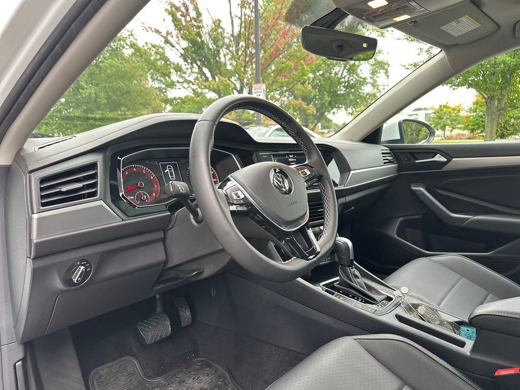 Used 2021 Volkswagen Jetta SE FWD image 11