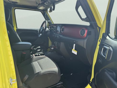 Used 2023 Jeep Gladiator Rubicon w/ Cold Weather Group image 13