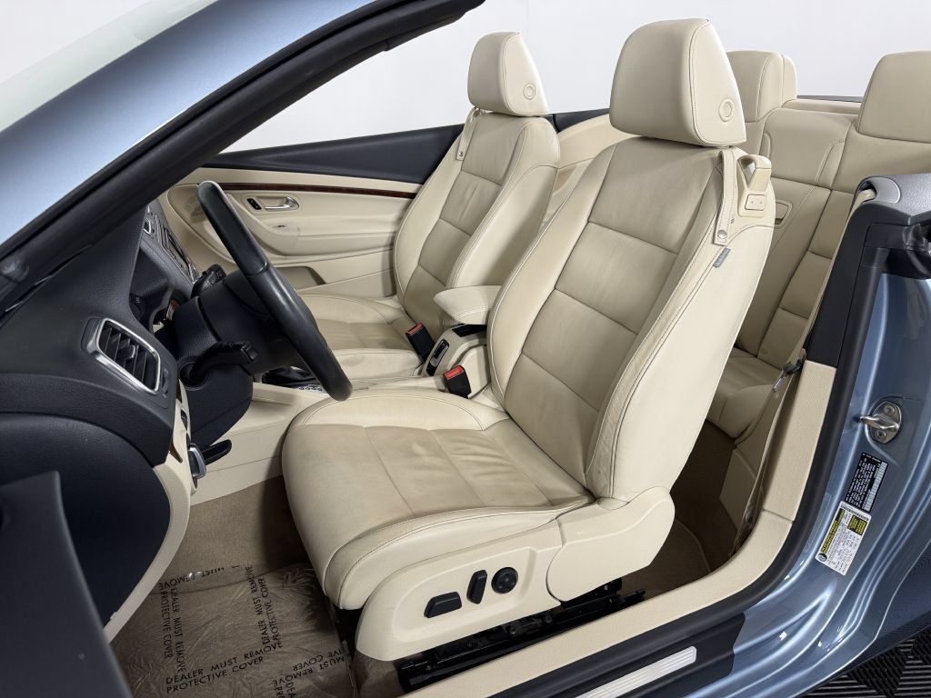 Used 2012 Volkswagen Eos Lux FWD image 18