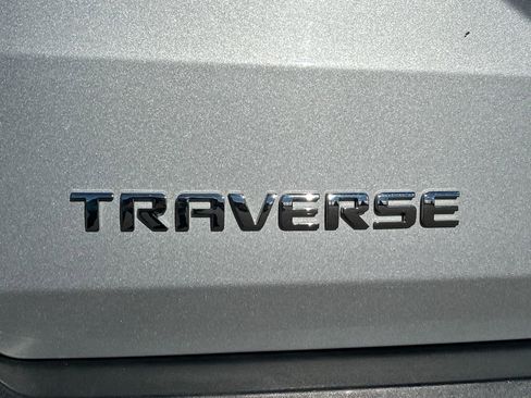 Used 2021 Chevrolet Traverse LT image 35