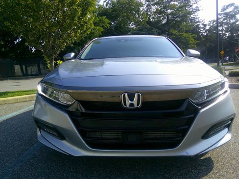 Used 2018 Honda Accord Sport image 18