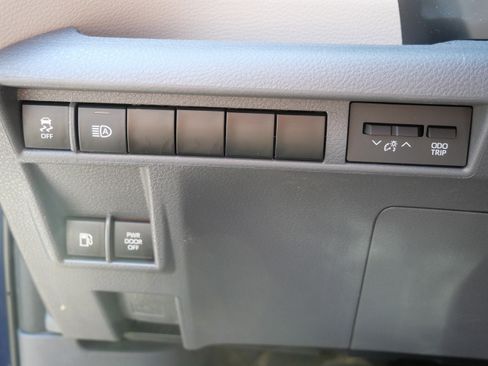 Certified 2023 Toyota Sienna LE FWD image 19