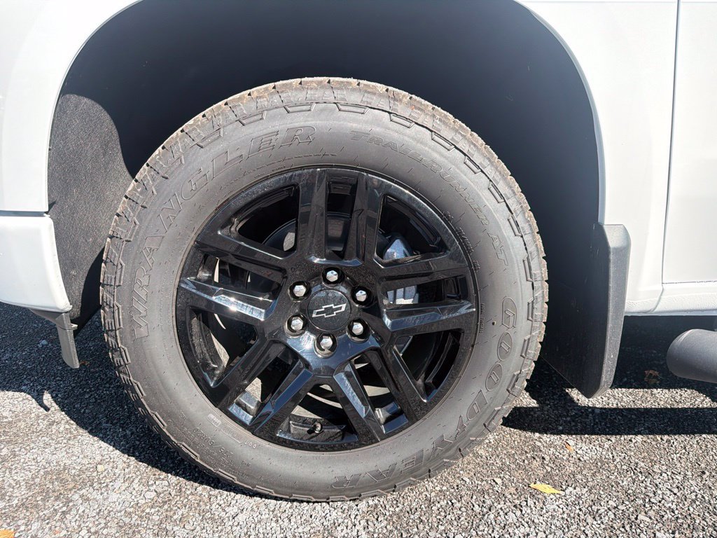New 2026 Chevrolet Silverado 1500 RST w/ Rally Edition AWD/4WD image 18