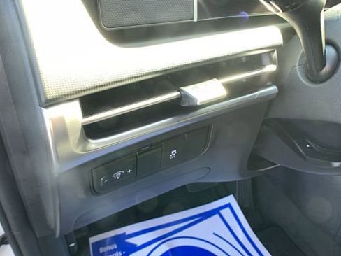 Certified 2025 Hyundai Tucson SE image 11