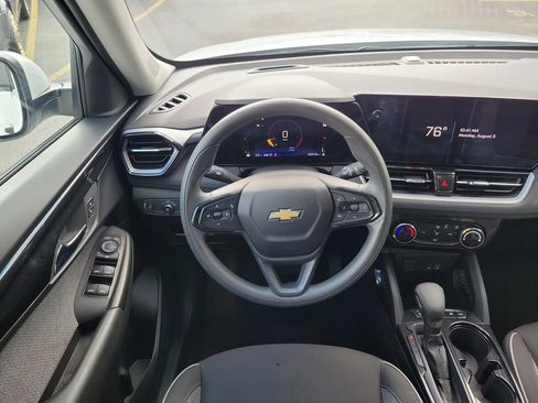 Used 2025 Chevrolet TrailBlazer LT AWD/4WD image 13