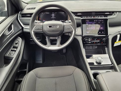 New 2025 Jeep Grand Cherokee Laredo X w/ Luxury Tech Group I image 12