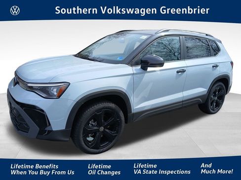 New 2026 Volkswagen Taos SE image 1
