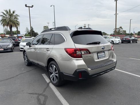 Used 2018 Subaru Outback 2.5i Limited image 5