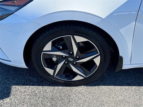 Used 2023 Hyundai Elantra SEL w/ Convenience Package image 13