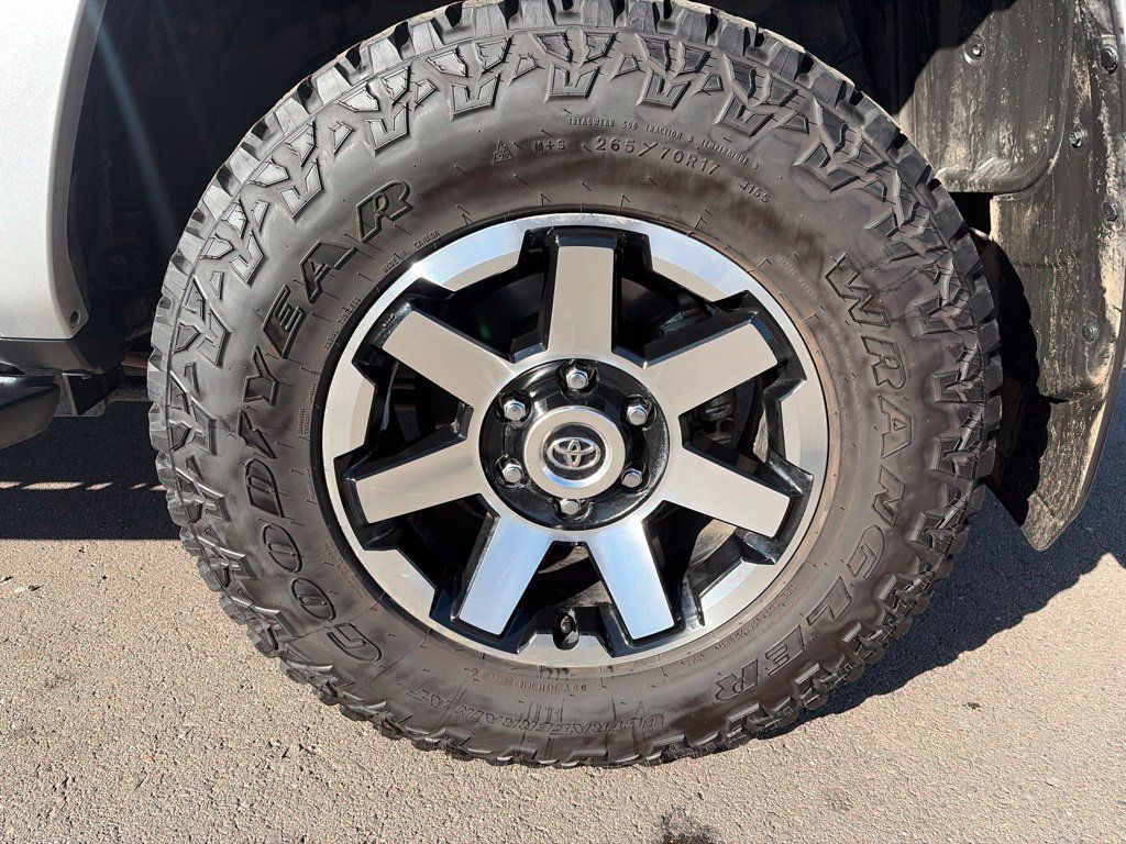 Used 2024 Toyota 4Runner TRD Off-Road Premium w/ Moonroof Package AWD/4WD image 33