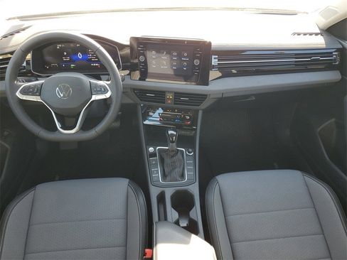 Used 2025 Volkswagen Jetta SE image 25