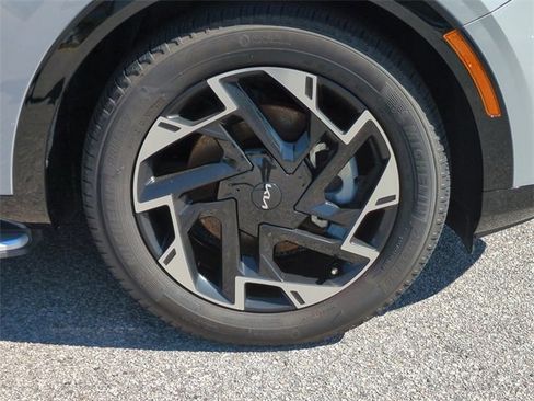 Used 2023 Kia Sportage SX image 11