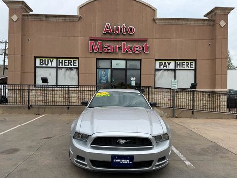 Used 2014 Ford Mustang Coupe RWD image 2
