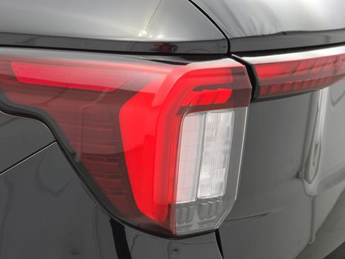 Used 2025 Ford Explorer ST AWD/4WD image 35