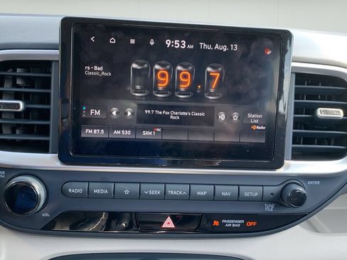 Certified 2022 Hyundai Venue Limited FWD image 30