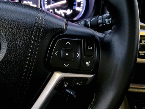 Used 2017 Toyota Highlander XLE image 18