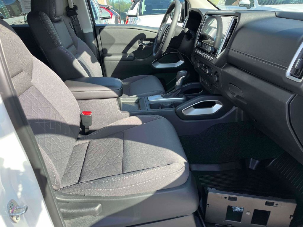 Used 2026 Nissan Frontier SV w/ All-Weather Content Package RWD image 11