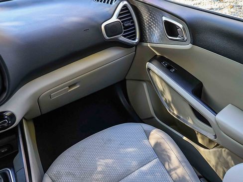 Certified 2023 Kia Soul LX w/ LX Technology Package image 17