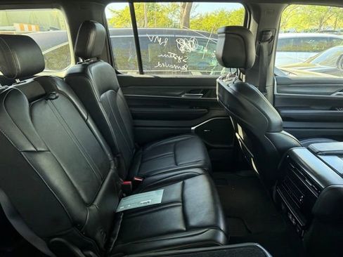 Used 2024 Jeep Wagoneer Series II w/ Flexible Seating Group image 6