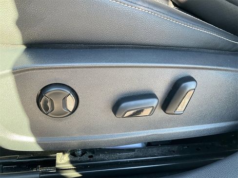 Used 2024 Volkswagen Jetta SE image 28