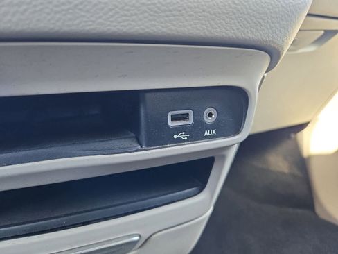 Used 2018 Chrysler Pacifica Touring-L image 28