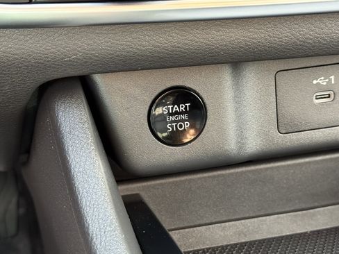 Used 2025 Nissan Rogue SV w/ SV Premium Package image 23