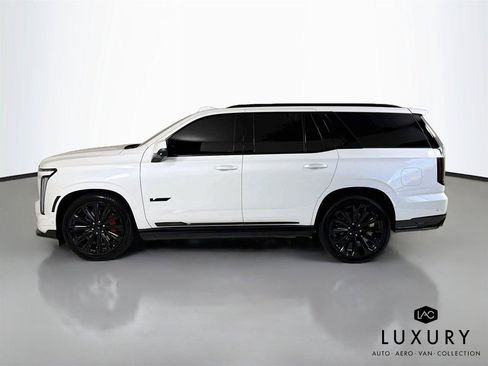 Used 2025 Cadillac Escalade V AWD/4WD image 9