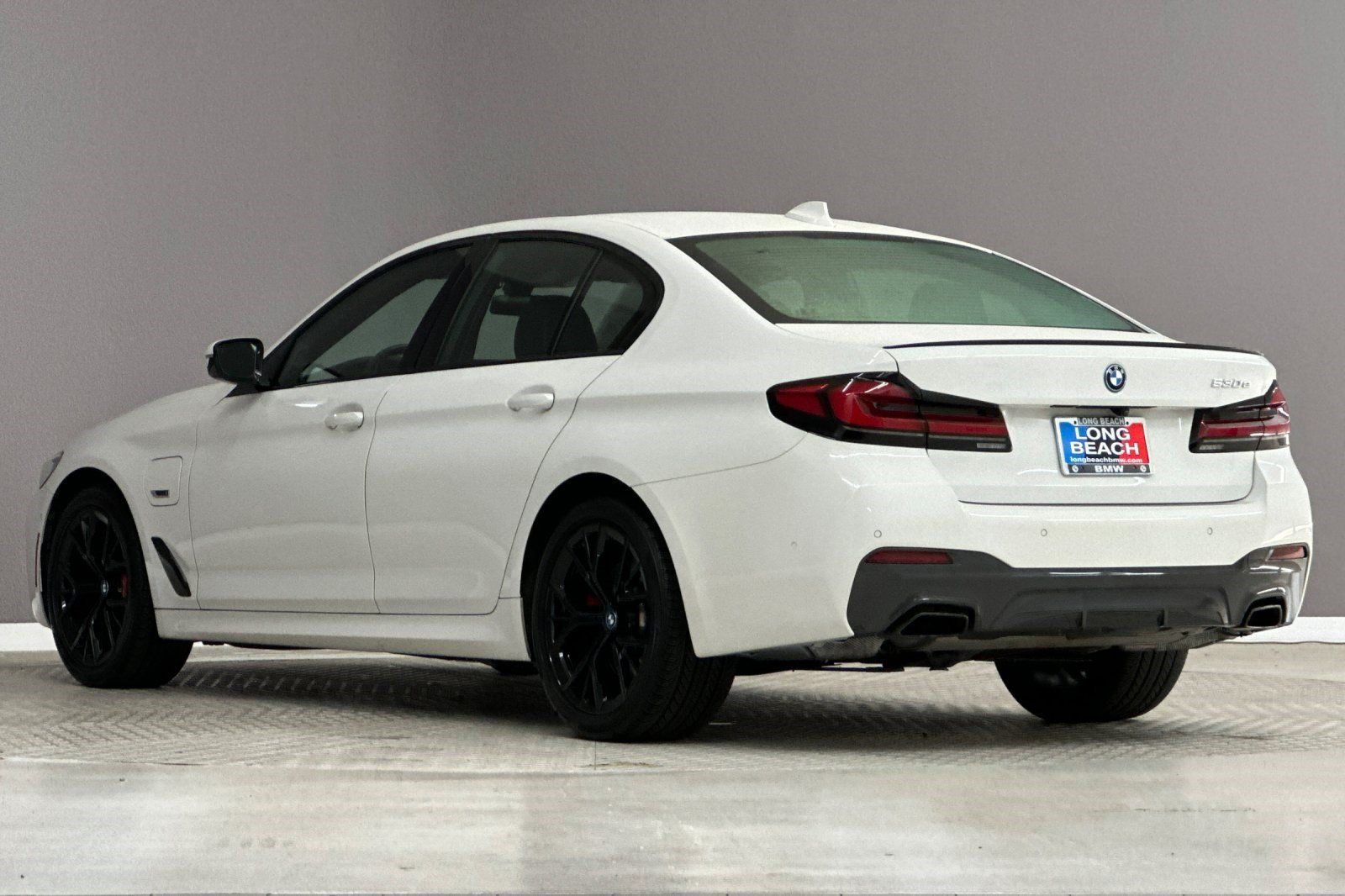Certified 2023 BMW 530e w/ M Sport Package RWD image 3