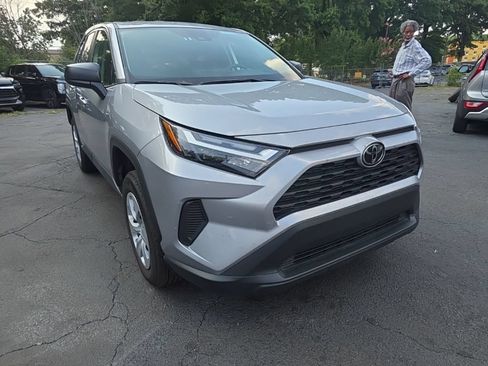 Used 2025 Toyota RAV4 LE AWD/4WD image 3